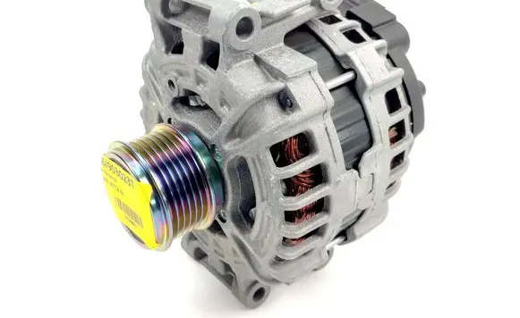 Volkswagen Jetta I Generator/alternator 06J903023T