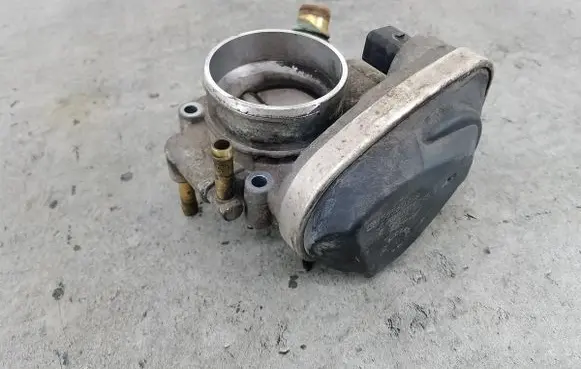 Opel Astra H Throttle body valve 55560398