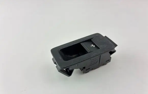Volkswagen PASSAT B7 Switch for retractable tow bar 7E5959527