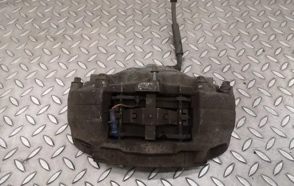Mercedes-Benz C W205 Front brake caliper