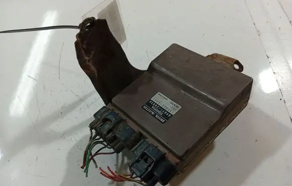 Toyota Previa (XR30, XR40) II Fuel injection control unit/module 8987120030