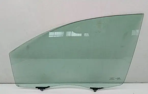 Toyota Sienna XL30 III Front door window glass four-door 6810208050