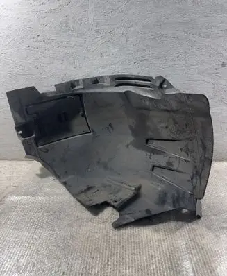 Front wheel arch liner splash guards