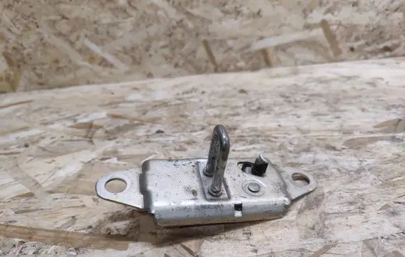 Maserati GranTurismo Trunk lock loop A997