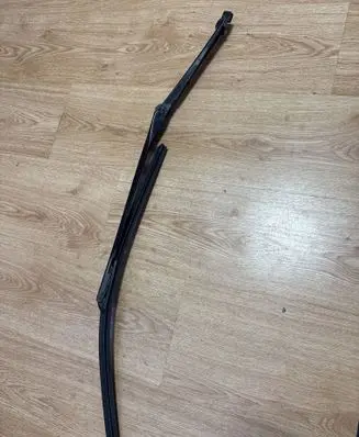 BMW 5 E60 E61 Front wiper blade arm