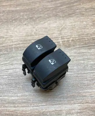 Renault Clio II Electric window control switch 315033B