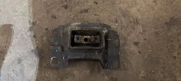 Volvo V50 Engine mount bracket 3M517M121