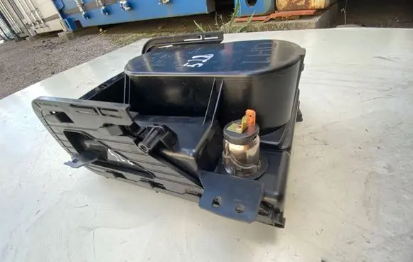 Cup holder front