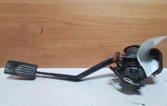 Land Rover Discovery Accelerator throttle pedal SAB101390 F8H22AF3865