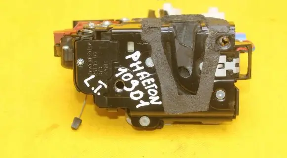 Volkswagen Phaeton Rear door lock 3D4839015K