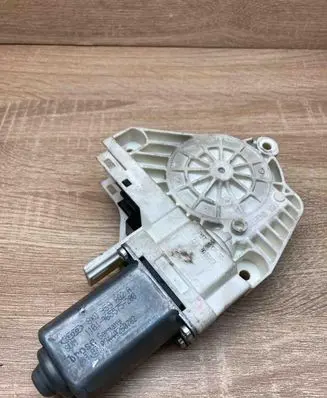 Audi A6 S6 C6 4F Front door window regulator motor 8K0959802A