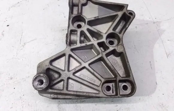 Nissan Qashqai+2 Engine mounting bracket 8200633253