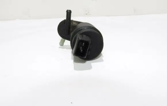 Nissan Primera Windscreen/windshield washer pump