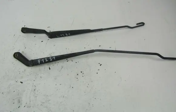 Volkswagen Golf IV Front wiper blade arm 