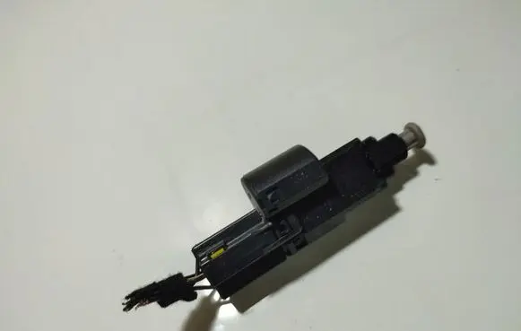 Opel Zafira A Brake pedal sensor switch 09132299