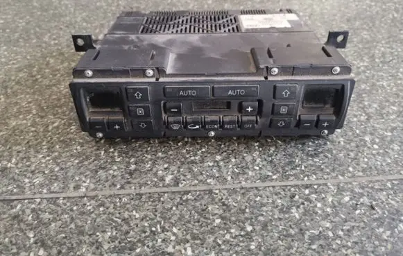 Audi A8 S8 D2 4D Climate control unit 4D0820043