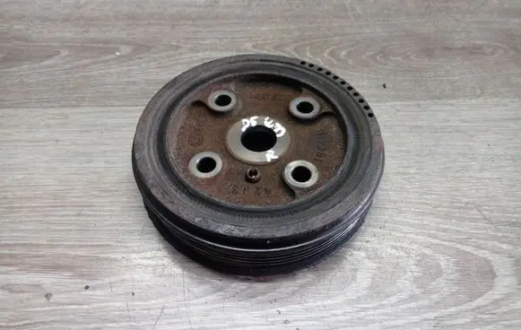 Volvo XC90 Crankshaft pulley 30637335