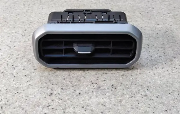 Dacia Duster II Dash center air vent grill 687612329R57 687612329R