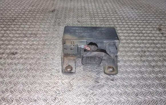 Volkswagen II LT Glow plug pre-heat relay 2D0911253