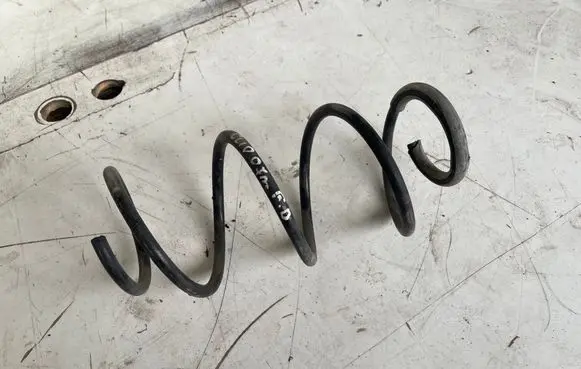 Renault Clio III Front coil spring