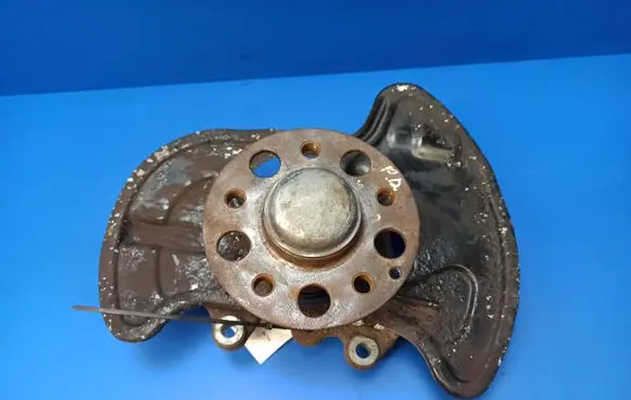 Mercedes-Benz E C207 W207 Front wheel hub 2040281