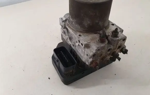 Toyota Urban Cruiser (XP110) ABS Pump 4454052151 8954152A01