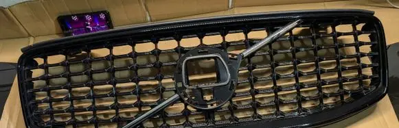 Volvo XC90 Front bumper upper radiator grill 32133812