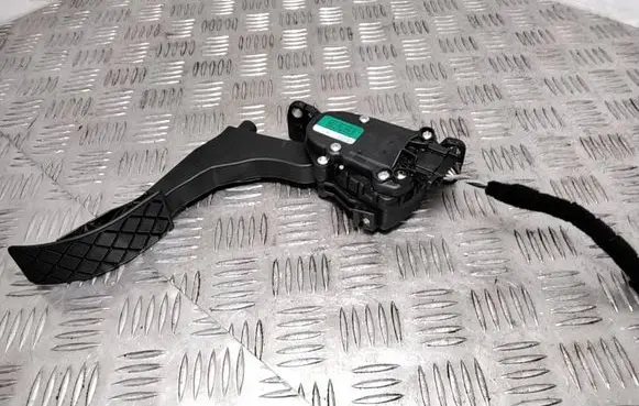Volkswagen Polo IV 9N3 Accelerator throttle pedal 6Q1721503C 6PV00849601