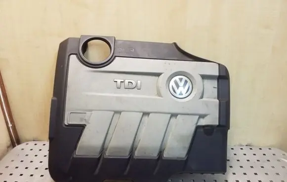 Volkswagen PASSAT CC Engine cover (trim) 03L103925 03L103925C
