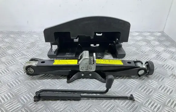 Audi A5 Sportback 8TA Lift Jack 8K9813685 8K0011031G