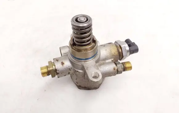 Porsche Cayenne (9Y0 9Y3) Fuel injection high pressure pump 06M127026M 06M127A02 9129072581