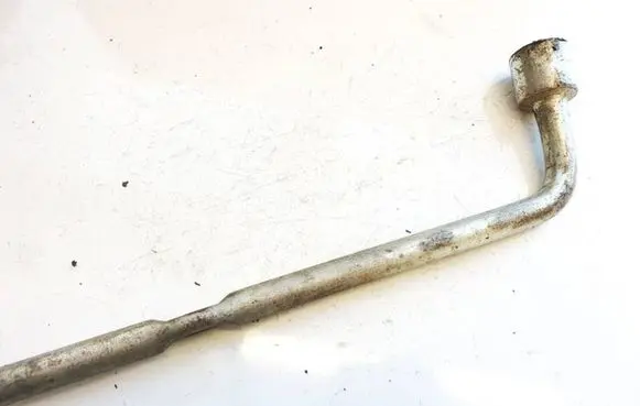 Volkswagen Golf IV Wheel nut wrench 