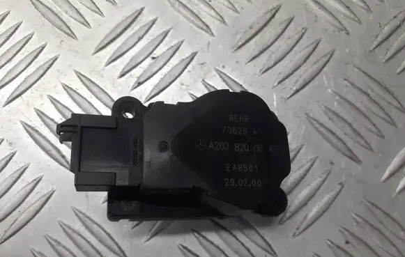 Mercedes-Benz C W203 Central body control module A2038201642