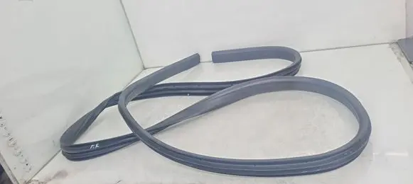 Ford Kuga I Front door rubber seal