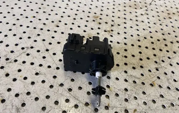 Toyota Hiace (H200) Headlight level adjustment motor 