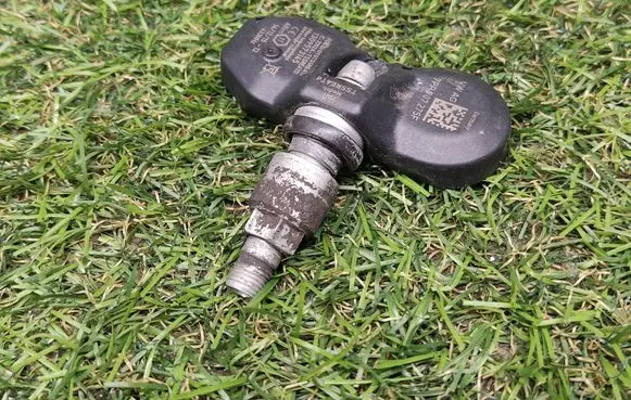Volkswagen Touareg II Tire pressure sensor 7PP907275F