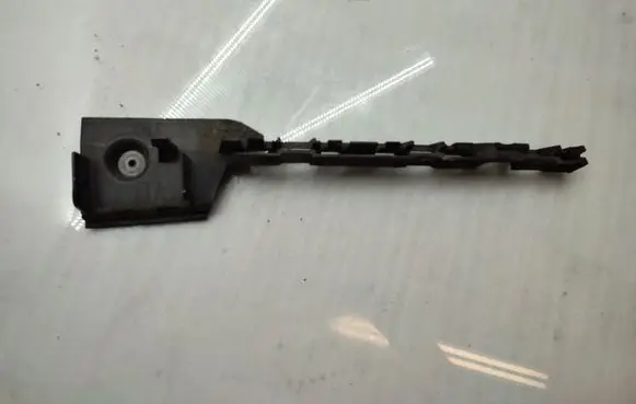 BMW 1 E81 E87 Fender mounting bracket 7184355