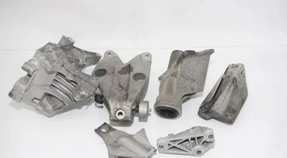 BMW 5 GT F07 Engine mounting bracket 6788561 7805421 8777628