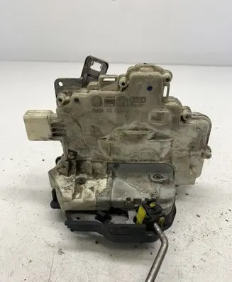 Audi A4 S4 B7 8E 8H Rear door lock 8E0839015AA