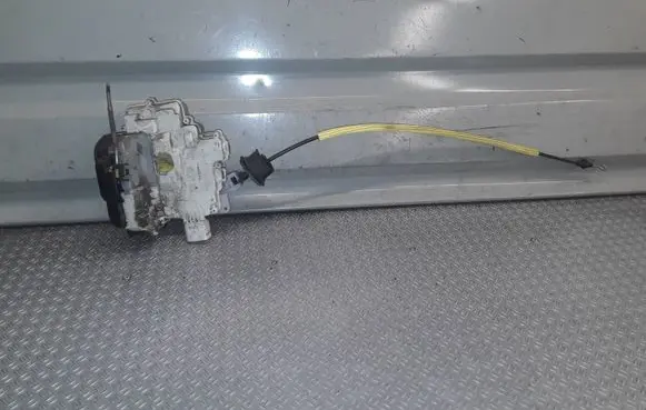 Audi A6 S6 C6 4F Rear door lock 4F0839016