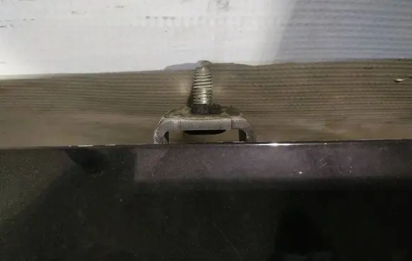 Peugeot 4007 Tailgate/trunk/boot hinge