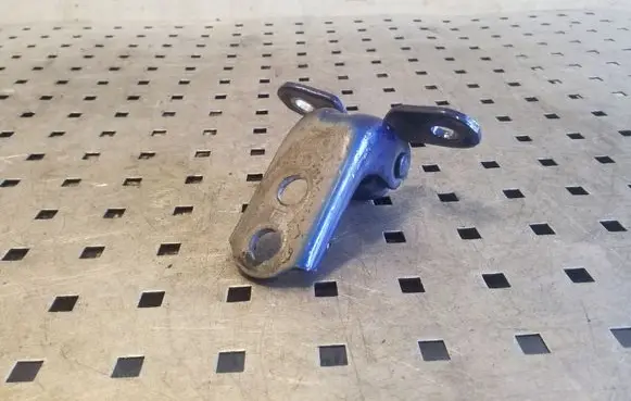 Toyota RAV 4 (XA20) Front door lower hinge 