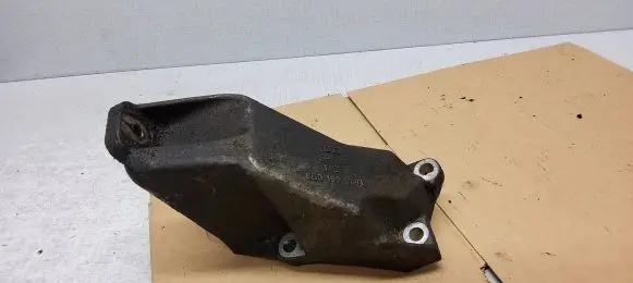 Audi A4 S4 B5 8D Engine mounting bracket 8D0199307L