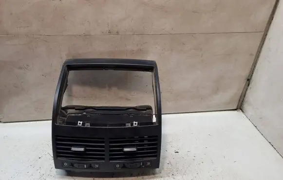 Volkswagen Touareg I Dash center air vent grill 7L6819727AH