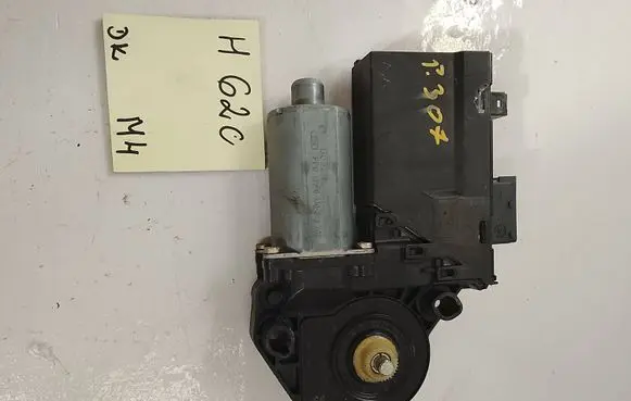 Peugeot 307 Front door window regulator motor 9634457580