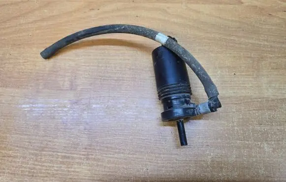 Volvo V70 Headlight washer pump 1013229 091219A 215930