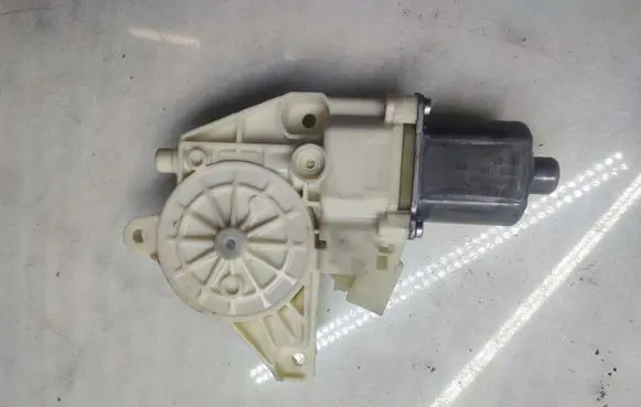 Mercedes-Benz GLK (X204) Front door window regulator motor A2048200242