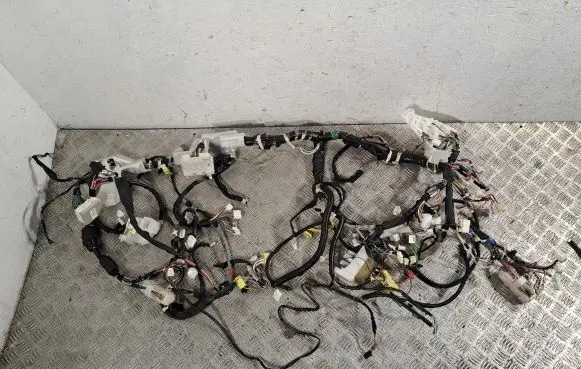 Toyota Avensis T270 Panel wiring 8214505N60 8214505N61