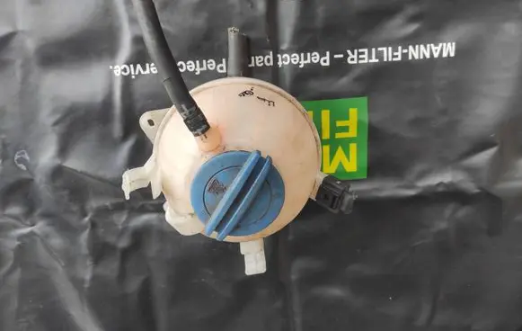 Volkswagen Golf Plus Coolant expansion tank/reservoir 1K0121407