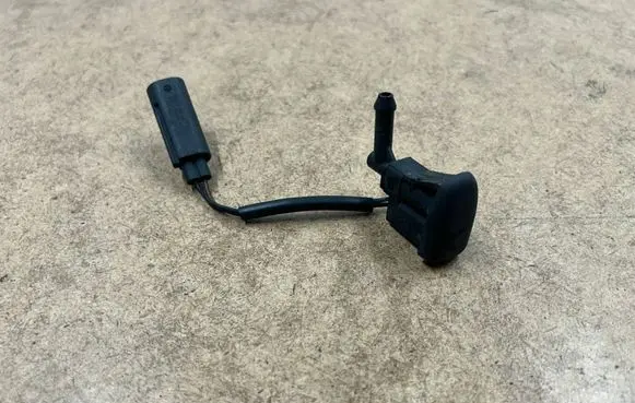 BMW 3 E46 Windshield washer spray nozzle 61667056731 7056731